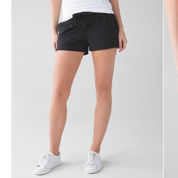 *SOLD* Lululemon Spring Break Away Short II - Picture 3 of 6